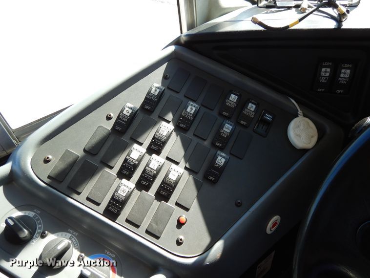 image for item DE5813 2008 International CE300 school bus