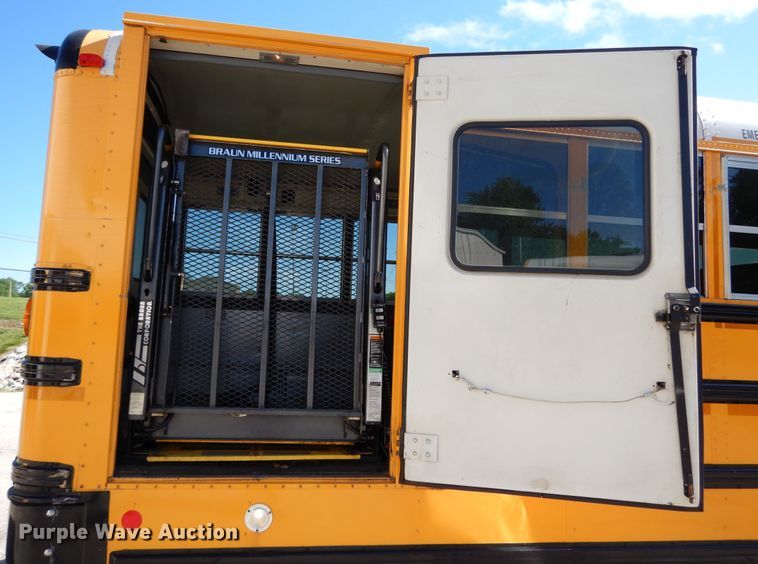 image for item DE5813 2008 International CE300 school bus