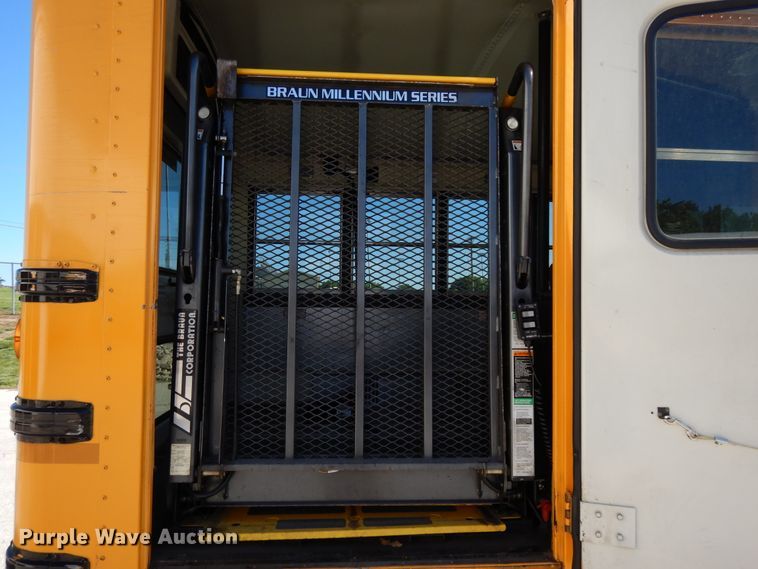 image for item DE5813 2008 International CE300 school bus