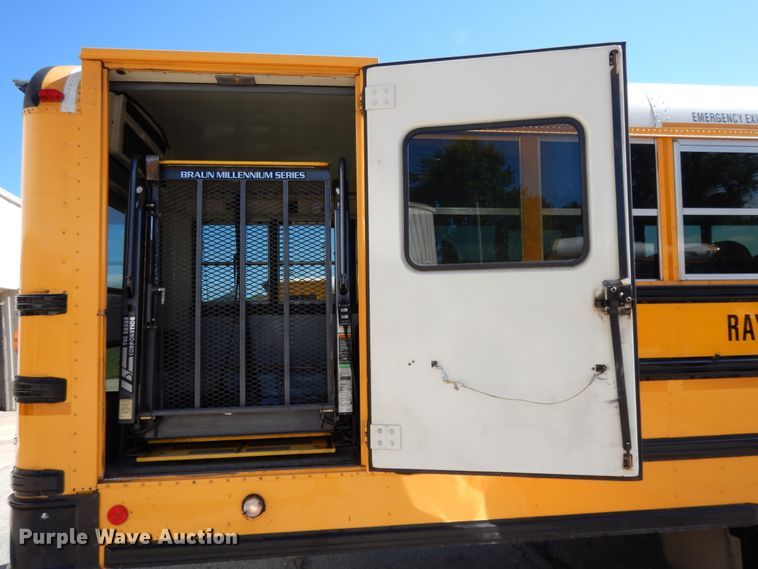 image for item DE5814 2008 International CE300  school bus