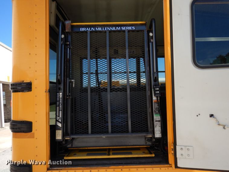 image for item DE5814 2008 International CE300  school bus