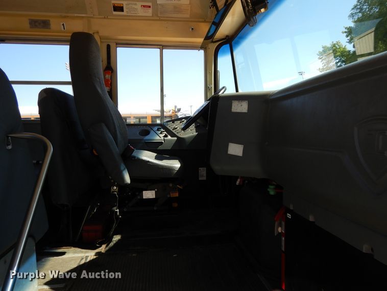 image for item DE5815 2006 International CE300 school bus