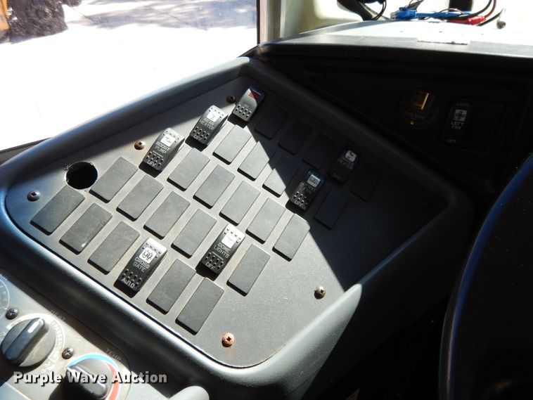 image for item DE5815 2006 International CE300 school bus