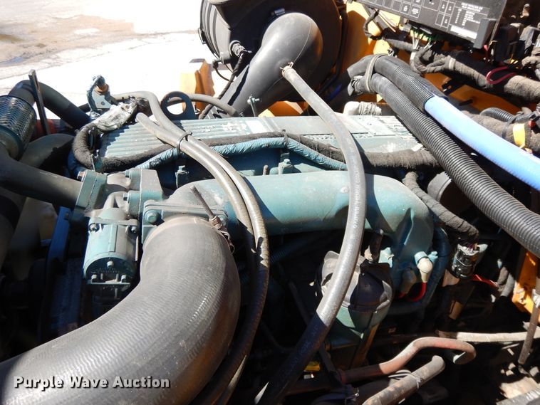 image for item DE5815 2006 International CE300 school bus