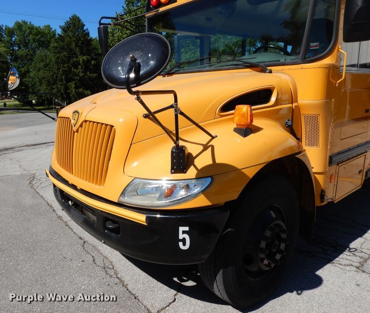 image for item DE5815 2006 International CE300 school bus