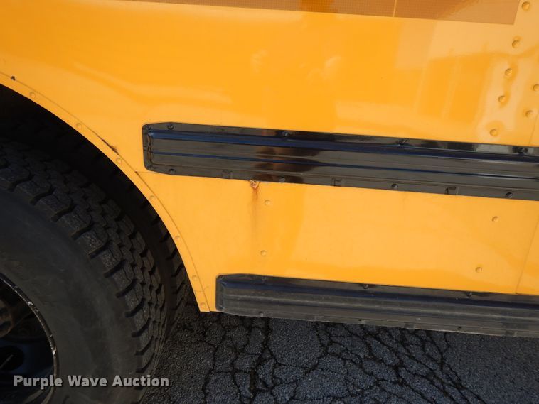 image for item DE5815 2006 International CE300 school bus