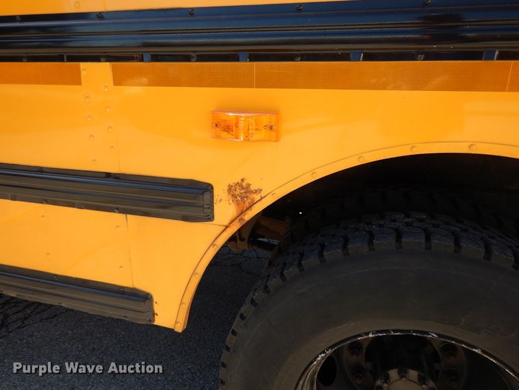 image for item DE5815 2006 International CE300 school bus