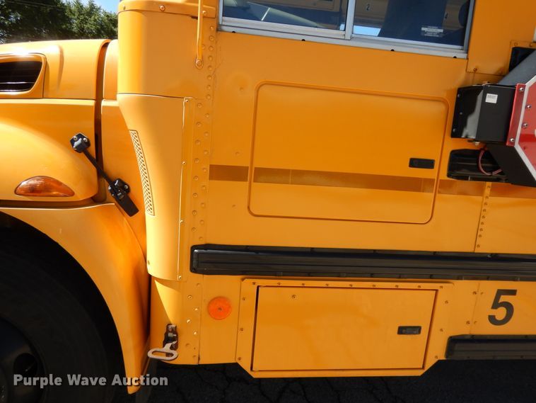 image for item DE5815 2006 International CE300 school bus