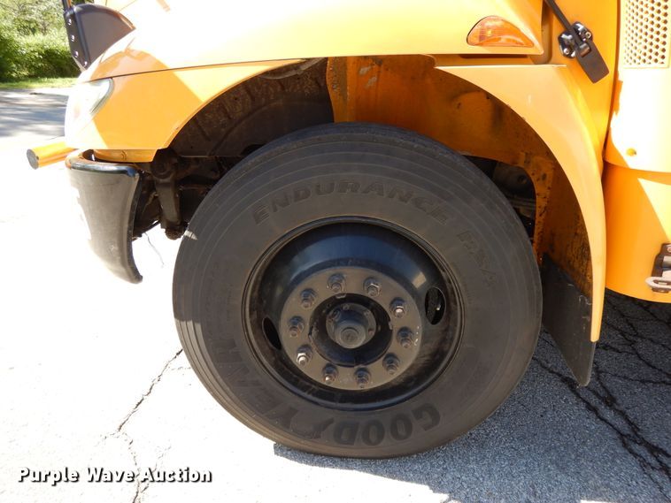 image for item DE5815 2006 International CE300 school bus