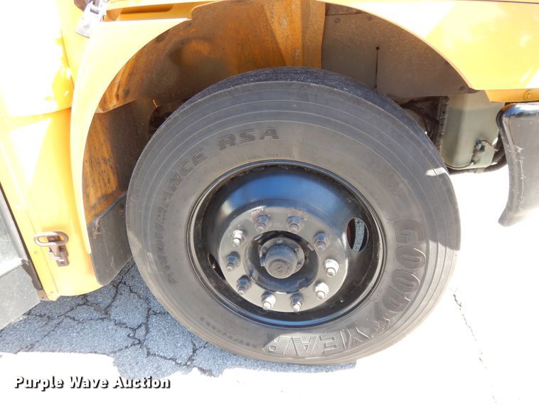 image for item DE5815 2006 International CE300 school bus