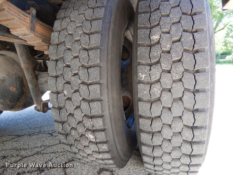 image for item DE5815 2006 International CE300 school bus