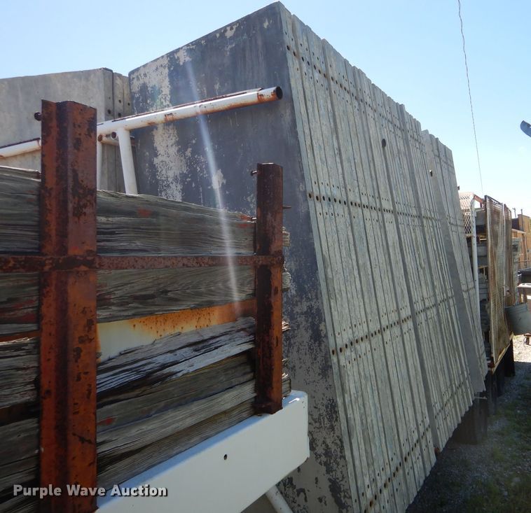 image for item DF3200 Approx. 156 aluminum concrete forms