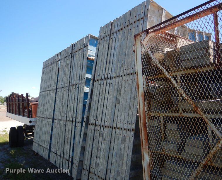 image for item DF3200 Approx. 156 aluminum concrete forms