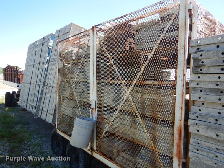 image for item DF3200 Approx. 156 aluminum concrete forms