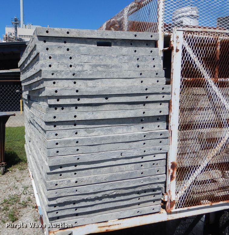 image for item DF3200 Approx. 156 aluminum concrete forms