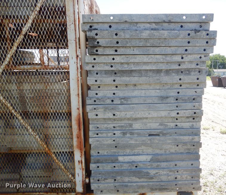 image for item DF3200 Approx. 156 aluminum concrete forms