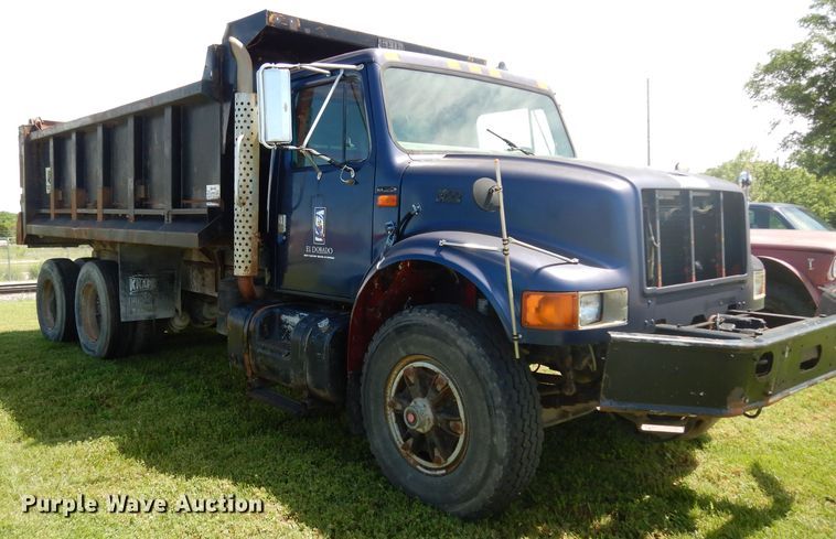 image for item DF4001 1997 International 4900  dump truck