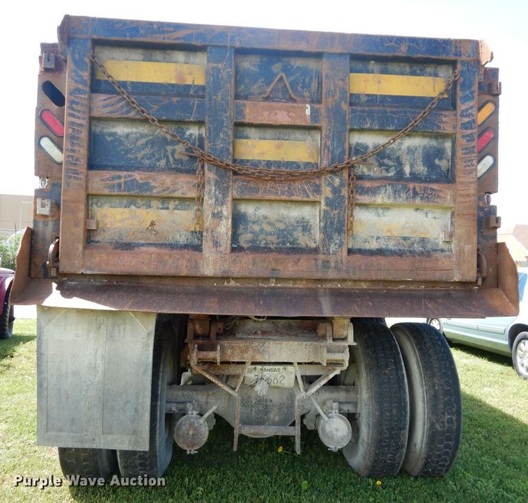 image for item DF4001 1997 International 4900  dump truck