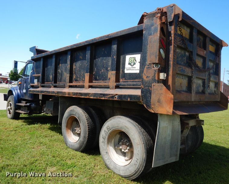 image for item DF4001 1997 International 4900  dump truck