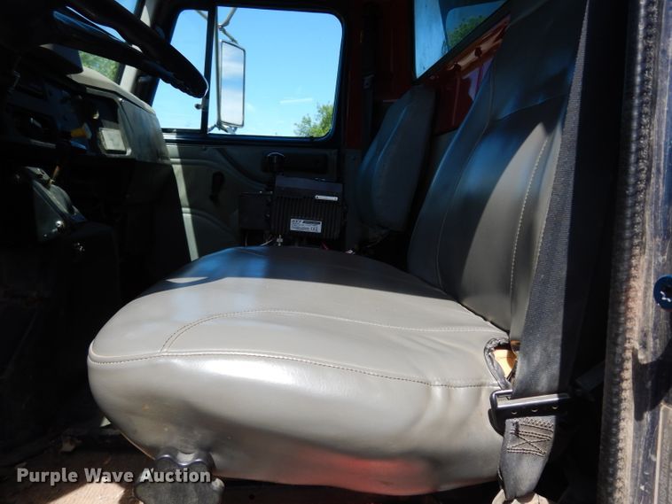 image for item DF4001 1997 International 4900  dump truck