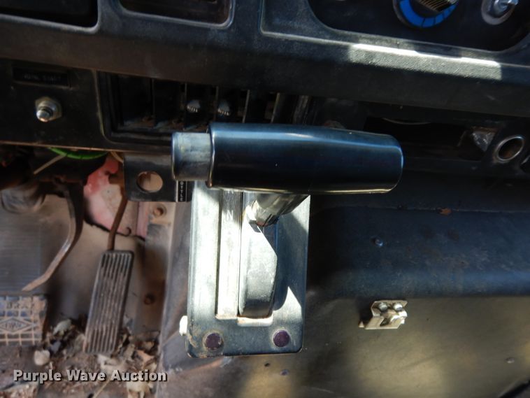 image for item DF4001 1997 International 4900  dump truck