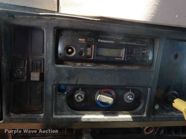 image for item DF4001 1997 International 4900  dump truck