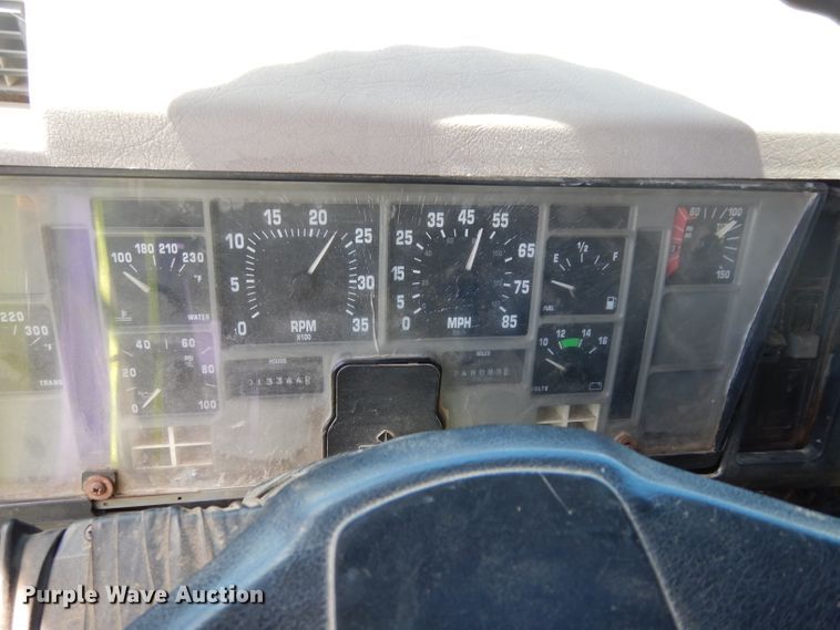 image for item DF4001 1997 International 4900  dump truck