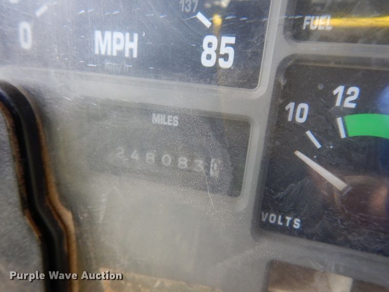 image for item DF4001 1997 International 4900  dump truck