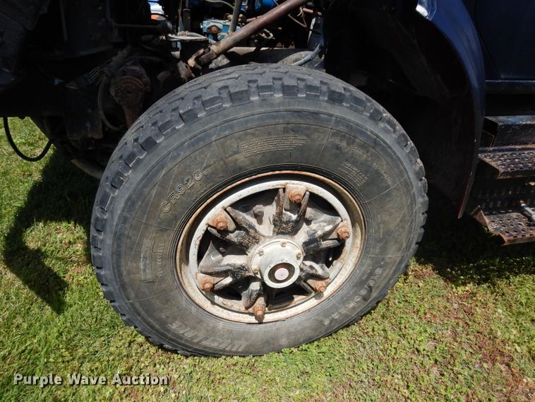 image for item DF4001 1997 International 4900  dump truck