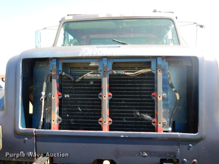 image for item DF4001 1997 International 4900  dump truck