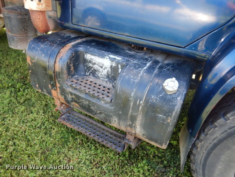 image for item DF4001 1997 International 4900  dump truck