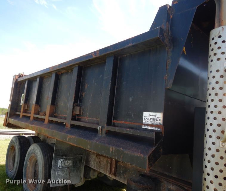 image for item DF4001 1997 International 4900  dump truck