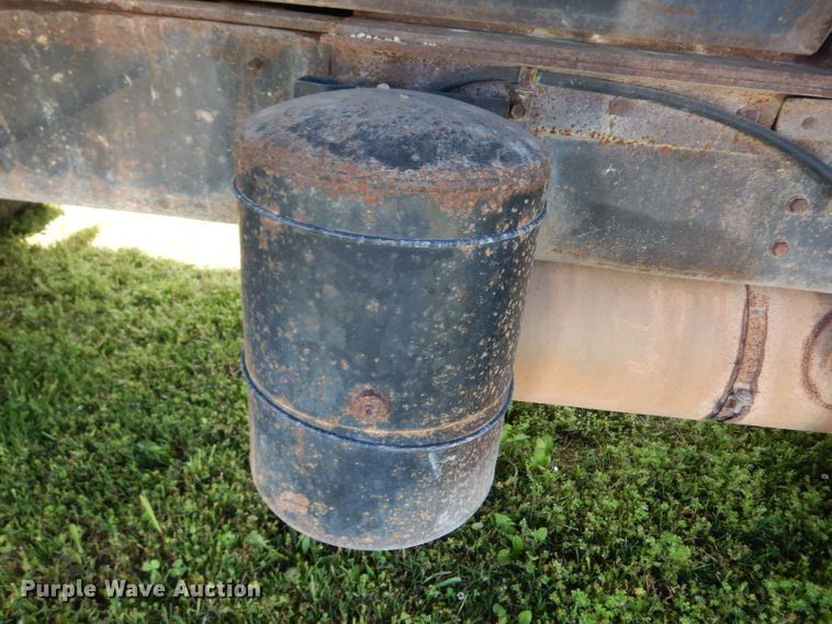 image for item DF4001 1997 International 4900  dump truck