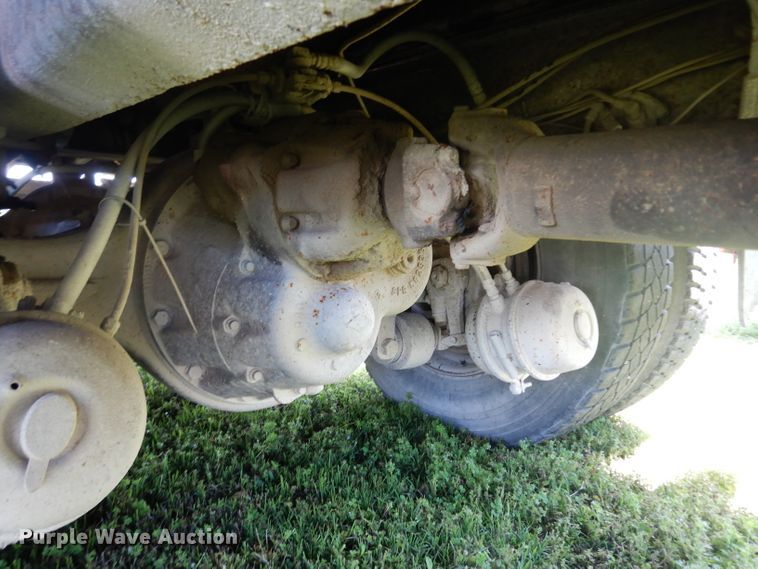 image for item DF4001 1997 International 4900  dump truck