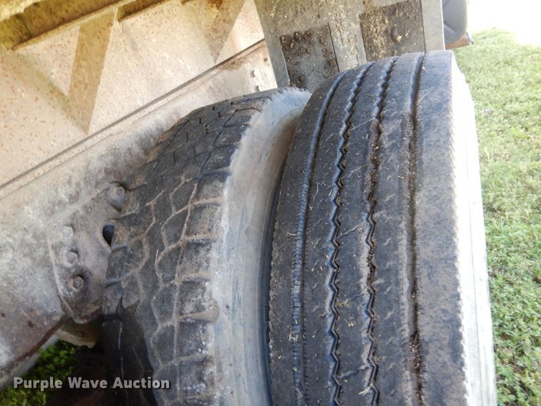 image for item DF4001 1997 International 4900  dump truck