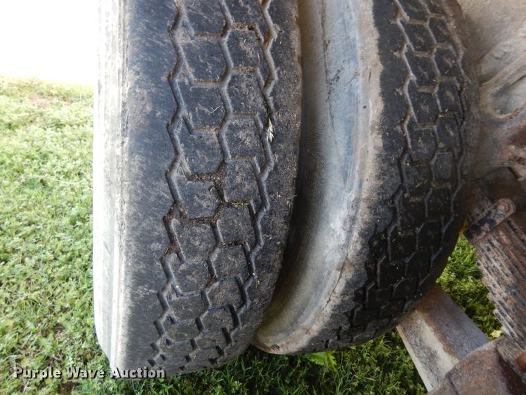 image for item DF4001 1997 International 4900  dump truck