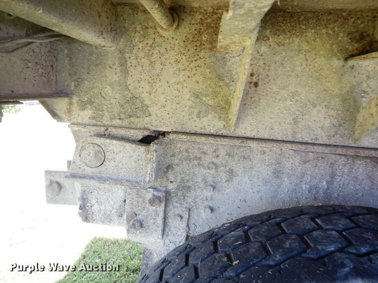 image for item DF4001 1997 International 4900  dump truck