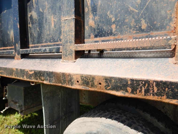 image for item DF4001 1997 International 4900  dump truck