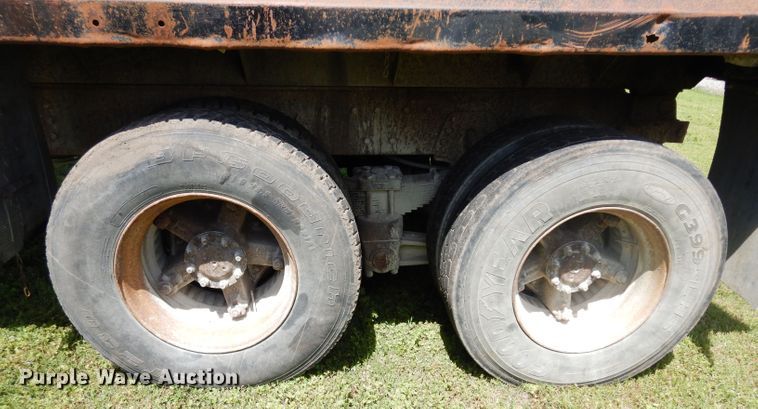 image for item DF4001 1997 International 4900  dump truck