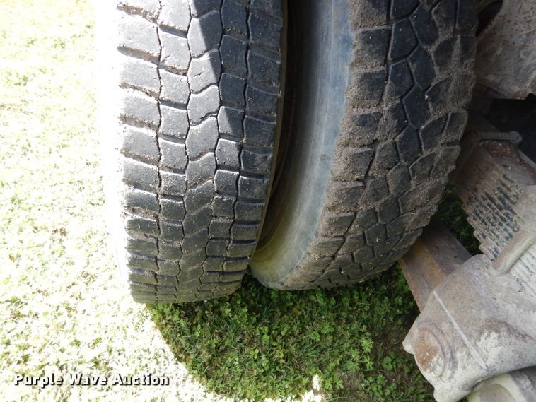 image for item DF4001 1997 International 4900  dump truck