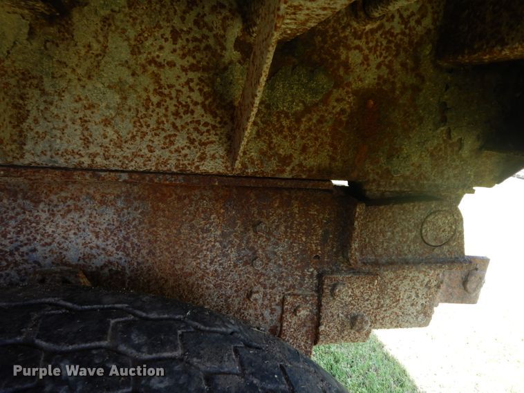 image for item DF4001 1997 International 4900  dump truck