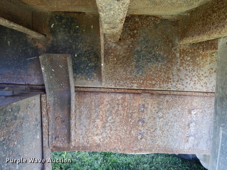 image for item DF4001 1997 International 4900  dump truck