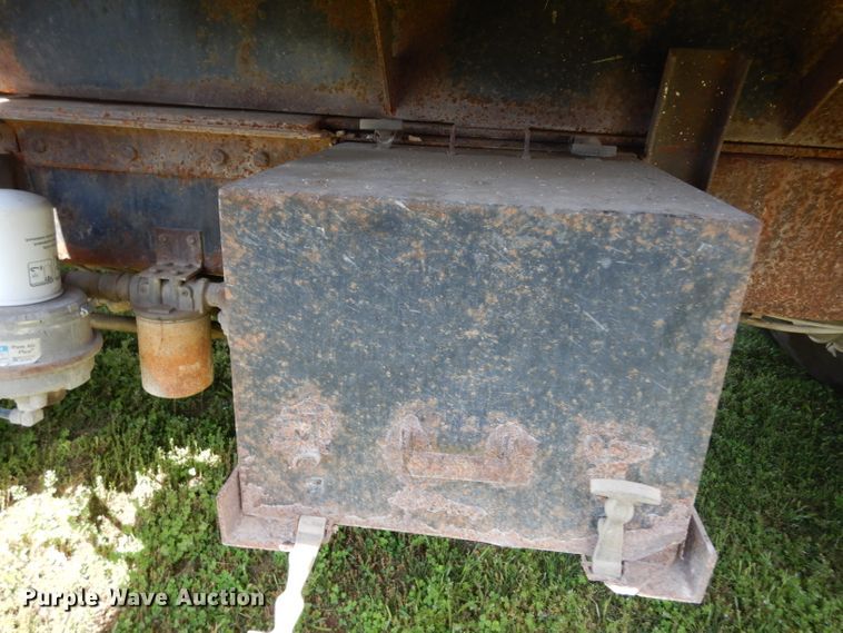 image for item DF4001 1997 International 4900  dump truck