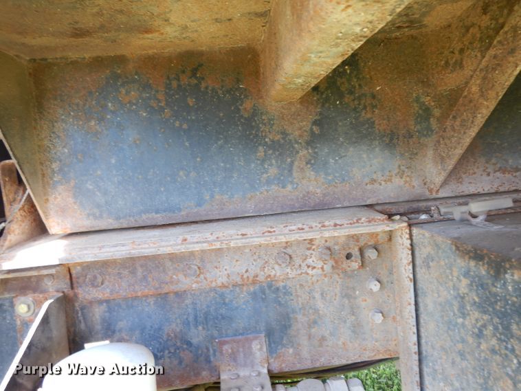 image for item DF4001 1997 International 4900  dump truck