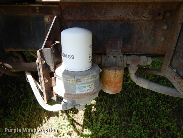 image for item DF4001 1997 International 4900  dump truck