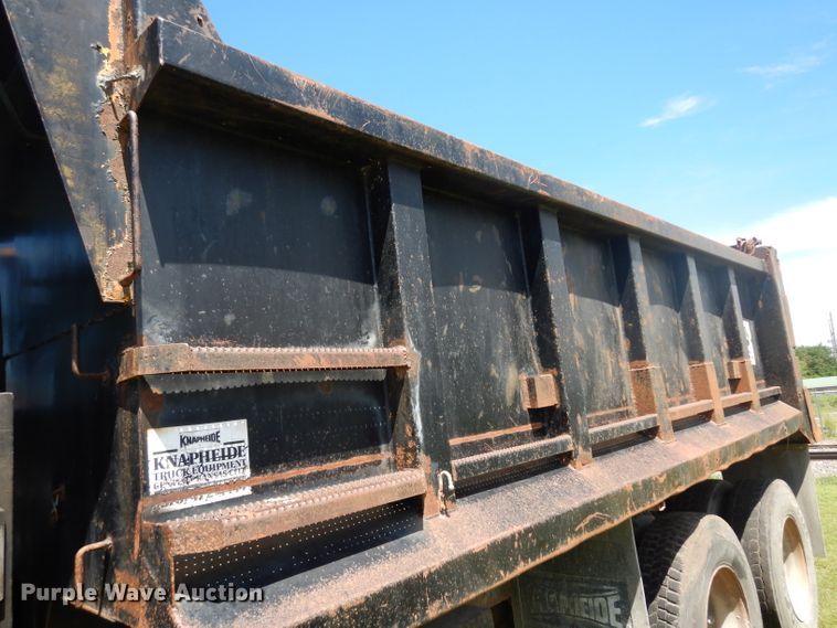 image for item DF4001 1997 International 4900  dump truck