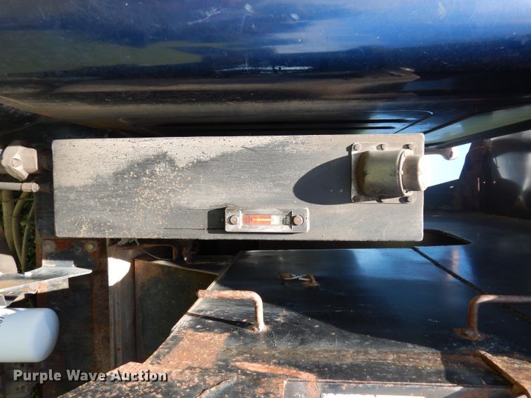 image for item DF4001 1997 International 4900  dump truck