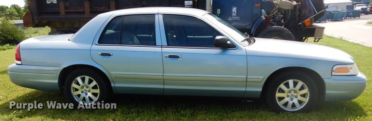 image for item DF4002 2006 Ford Crown Victoria LX