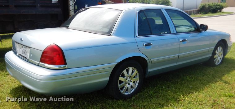 image for item DF4002 2006 Ford Crown Victoria LX