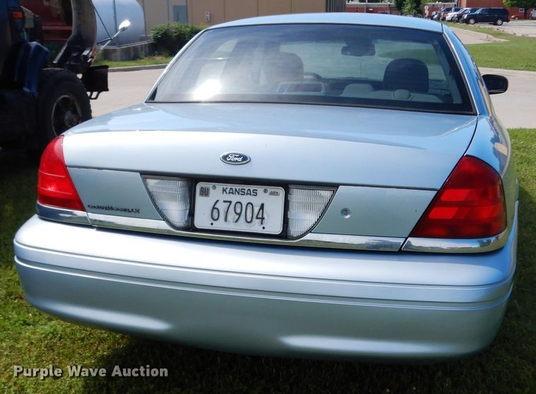 image for item DF4002 2006 Ford Crown Victoria LX